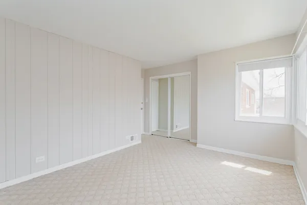 $2,900 | 4852 Carol Street, Skokie, IL 60077