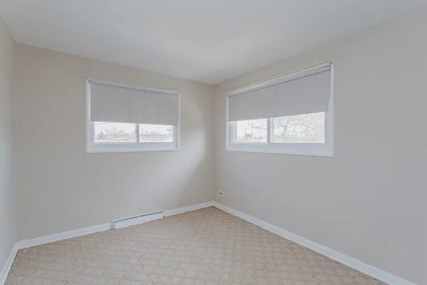 $2,900 | 4852 Carol Street, Skokie, IL 60077