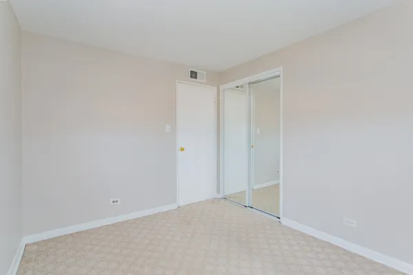 $2,900 | 4852 Carol Street, Skokie, IL 60077