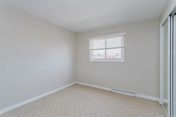 $2,900 | 4852 Carol Street, Skokie, IL 60077