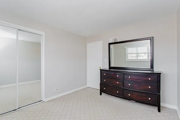$2,900 | 4852 Carol Street, Skokie, IL 60077