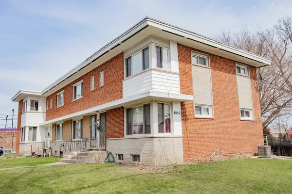 $2,900 | 4852 Carol Street, Skokie, IL 60077