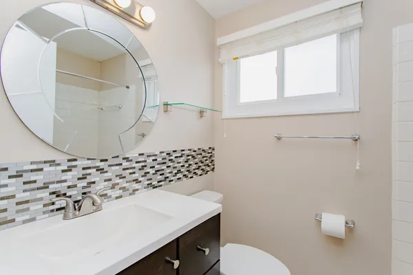 $2,900 | 4852 Carol Street, Skokie, IL 60077