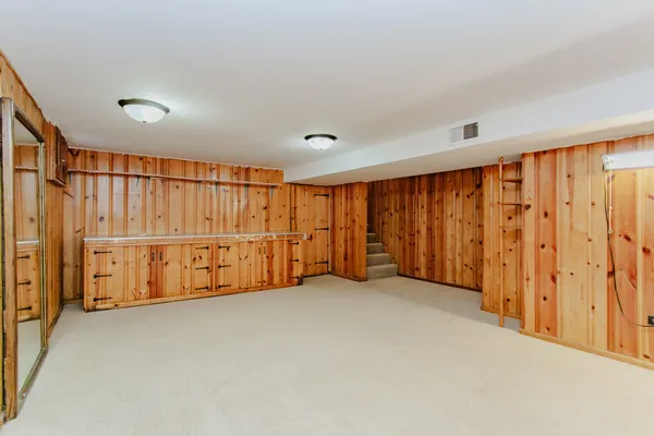 $2,900 | 4852 Carol Street, Skokie, IL 60077