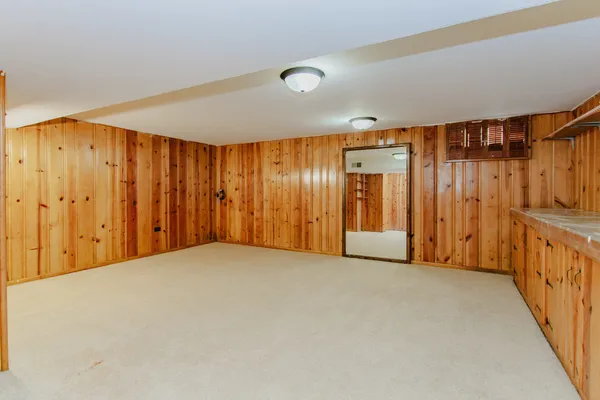 $2,900 | 4852 Carol Street, Skokie, IL 60077