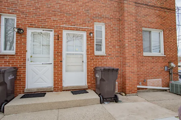 $2,900 | 4852 Carol Street, Skokie, IL 60077