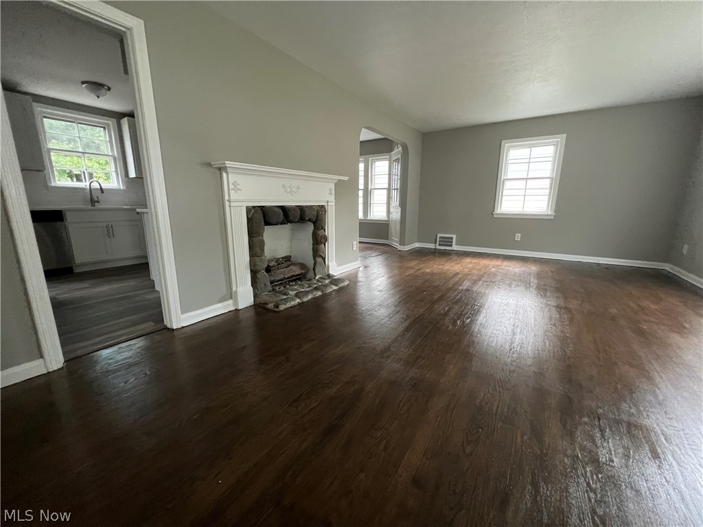 1207 Avondale Road Cleveland, OH 44121 - Photo 6 of 30