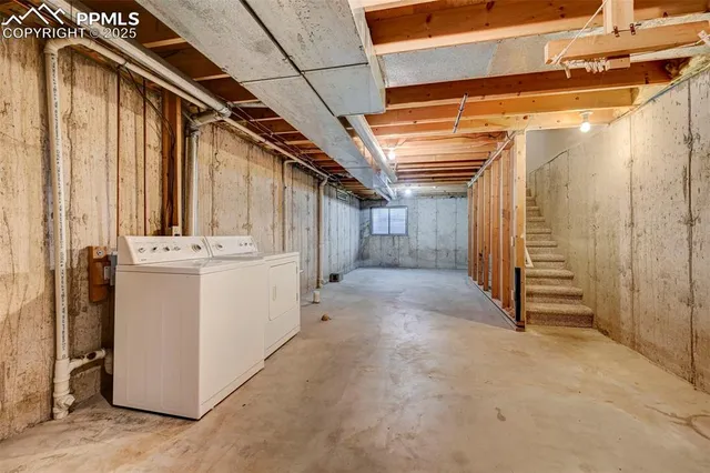 a view of a storage & utility room