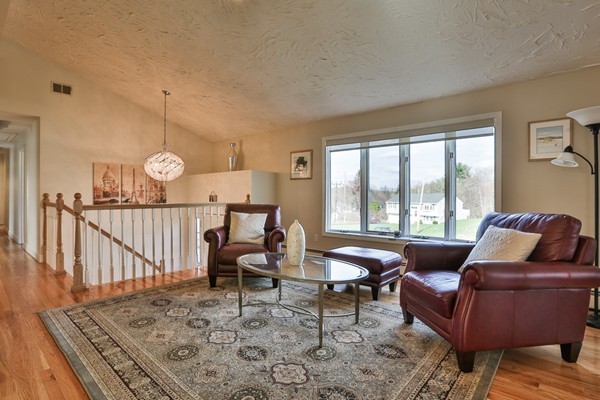 39 Kennedy Road Tewksbury, MA 01876 - Photo 4 of 29 Gallery Image 4