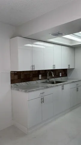 $2,200 | 6051 Arthur Street, Unit 14, Hollywood, FL 33024