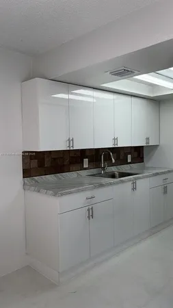 $2,200 | 6051 Arthur Street, Unit 14, Hollywood, FL 33024