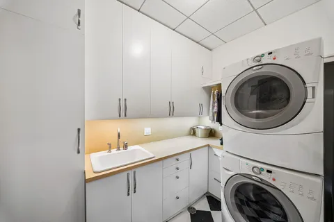 $1,810,000 | 270 East Pearson Street, Unit 101, Chicago, IL 60611