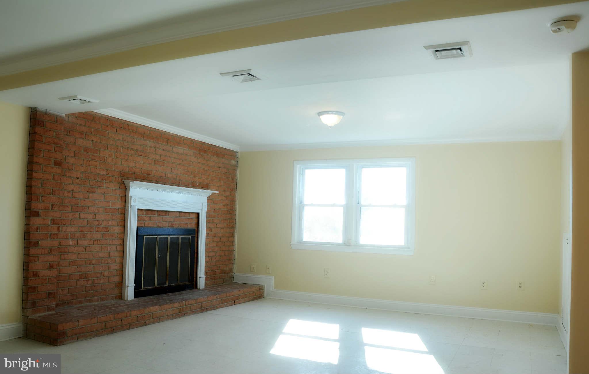 13427 Delaney Road Woodbridge, VA 22193 - Photo 17 of 19 Family Room