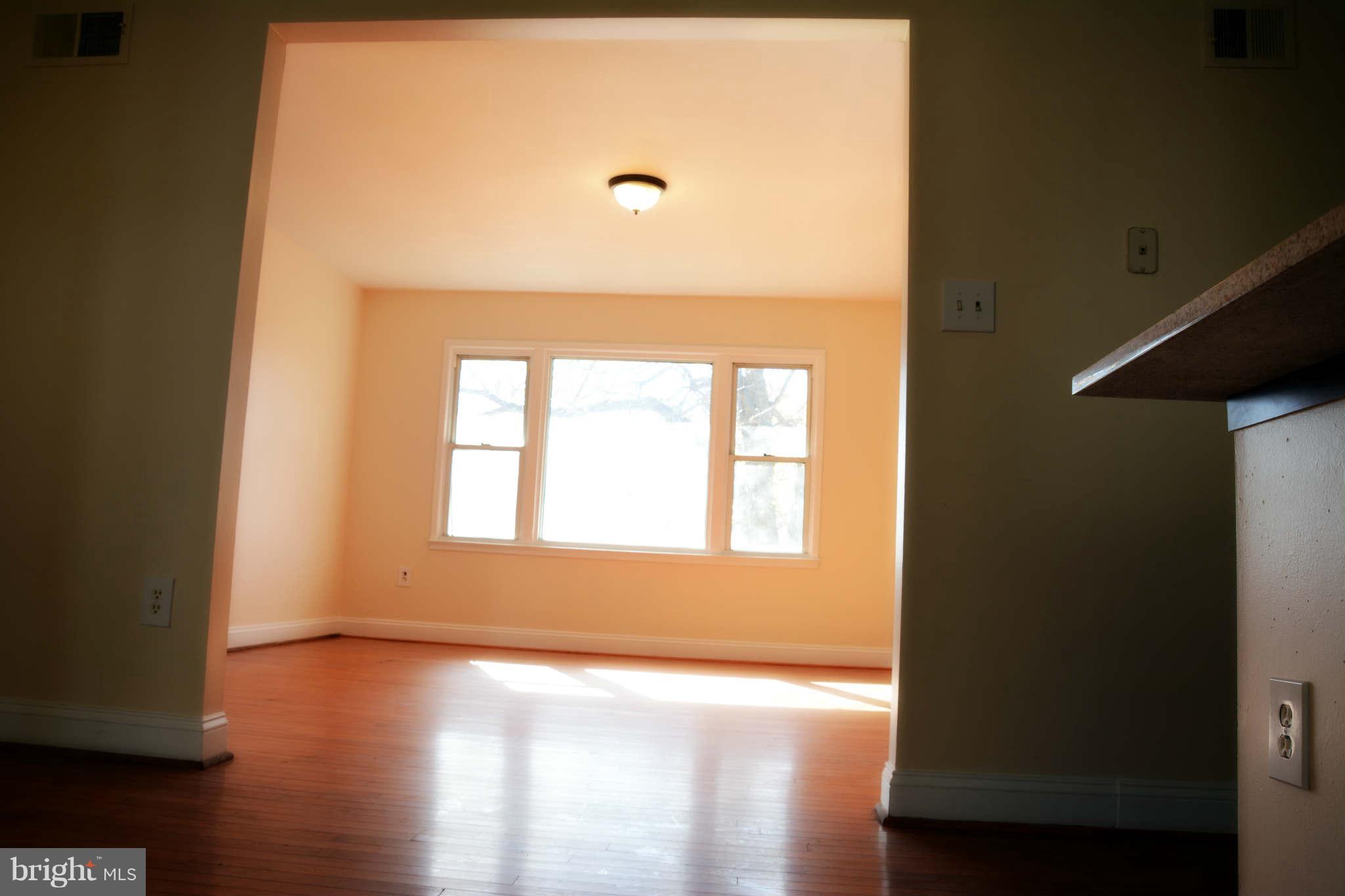 13427 Delaney Road Woodbridge, VA 22193 - Photo 5 of 19 Living Room
