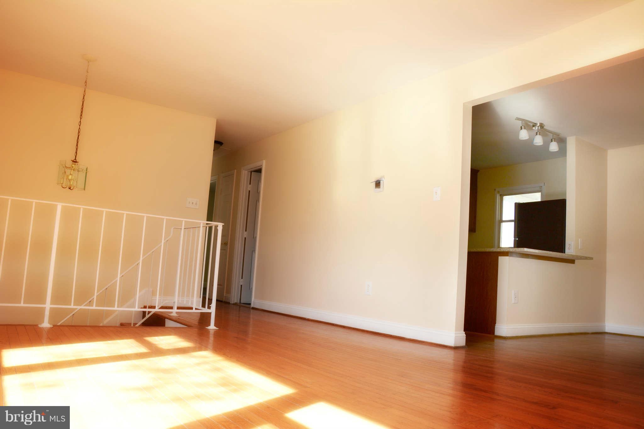 13427 Delaney Road Woodbridge, VA 22193 - Photo 6 of 19 Living Room