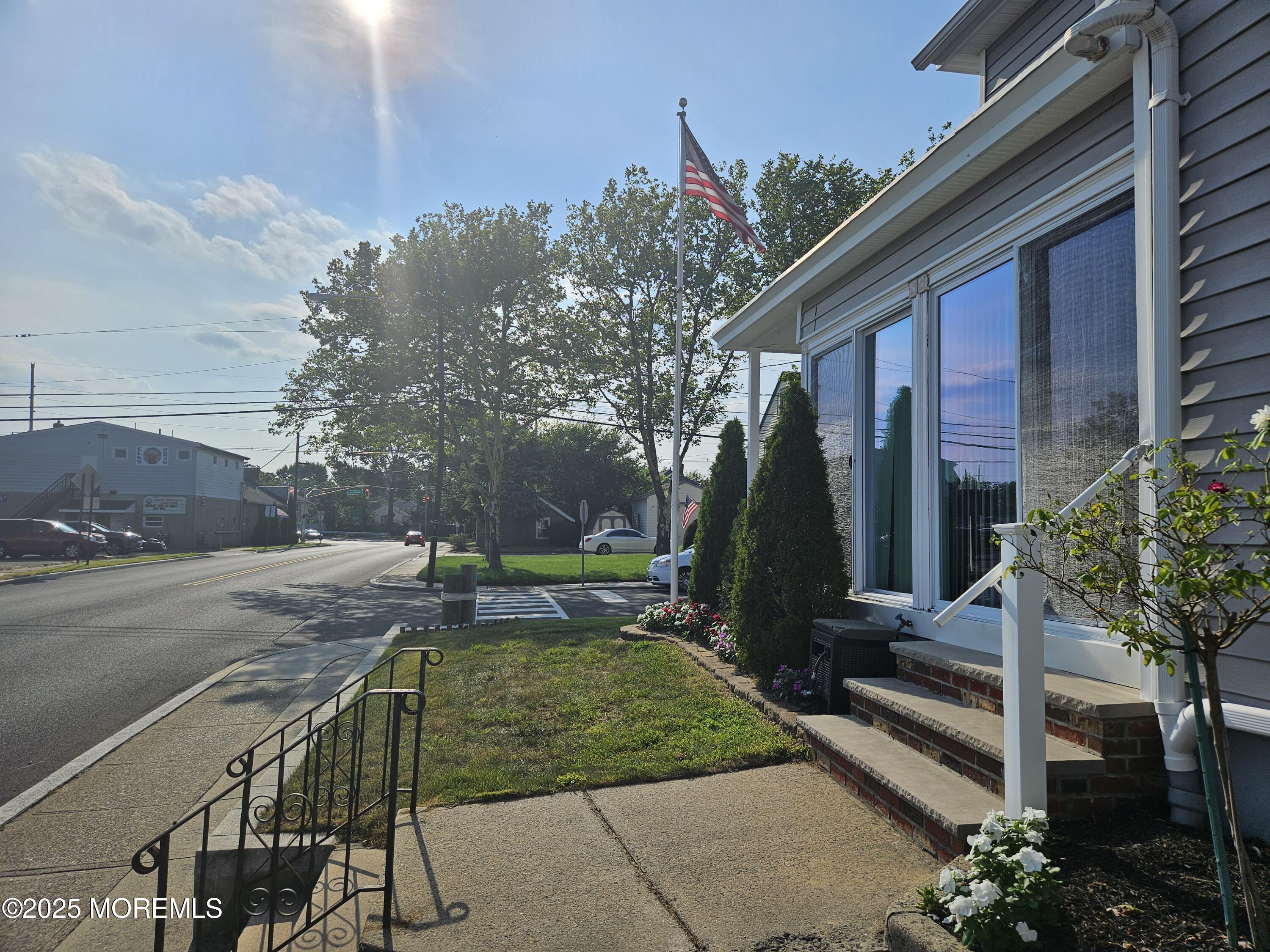 127 Chingarora Avenue Keyport, NJ 07735 - Photo 35 of 51 Sun porch