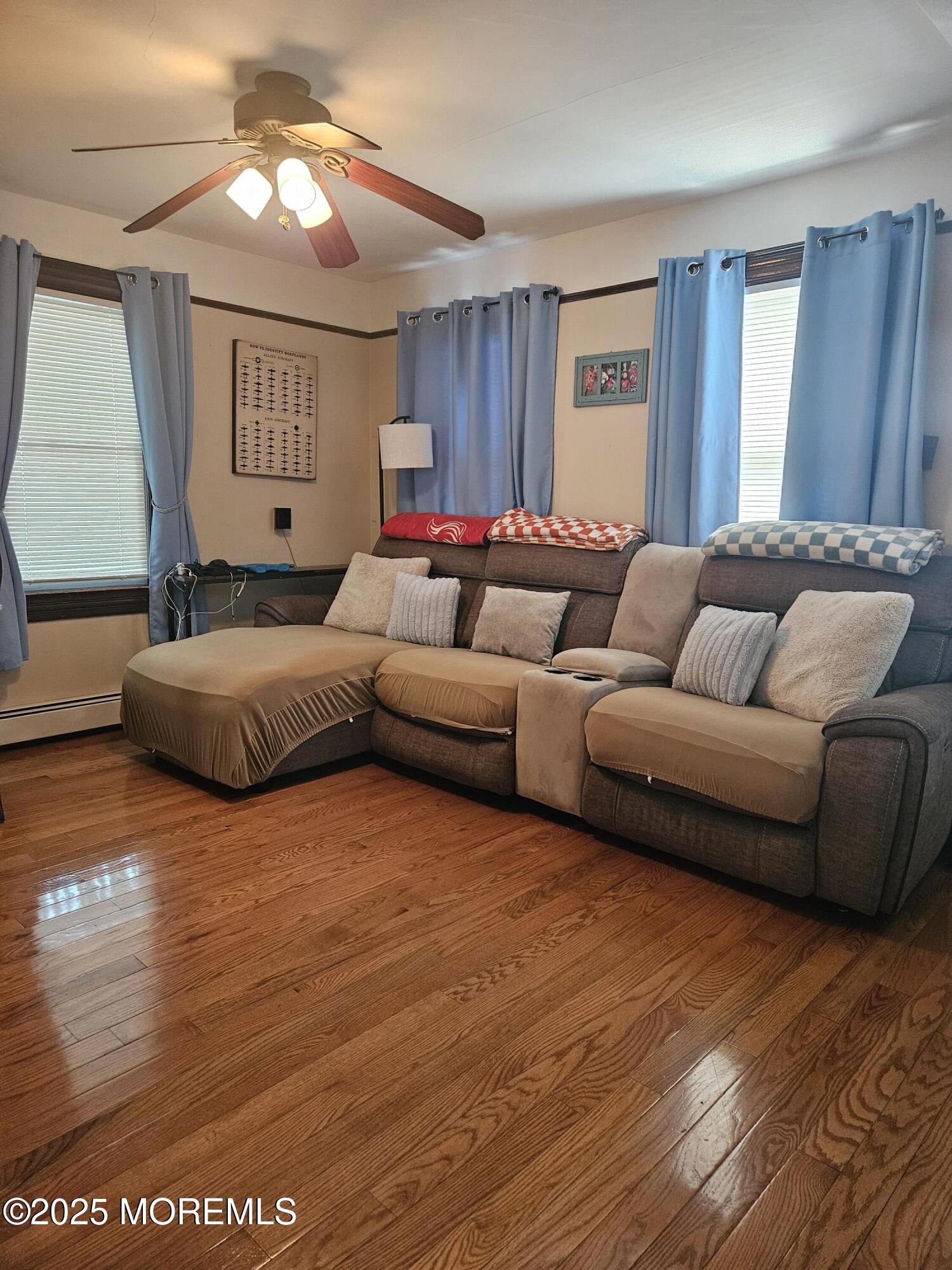 127 Chingarora Avenue Keyport, NJ 07735 - Photo 10 of 51 Livingroom