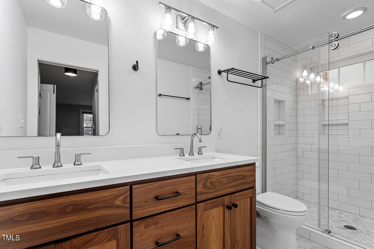 609 Frank Street Raleigh, NC 27604 - Photo 11 of 24 Primary bath