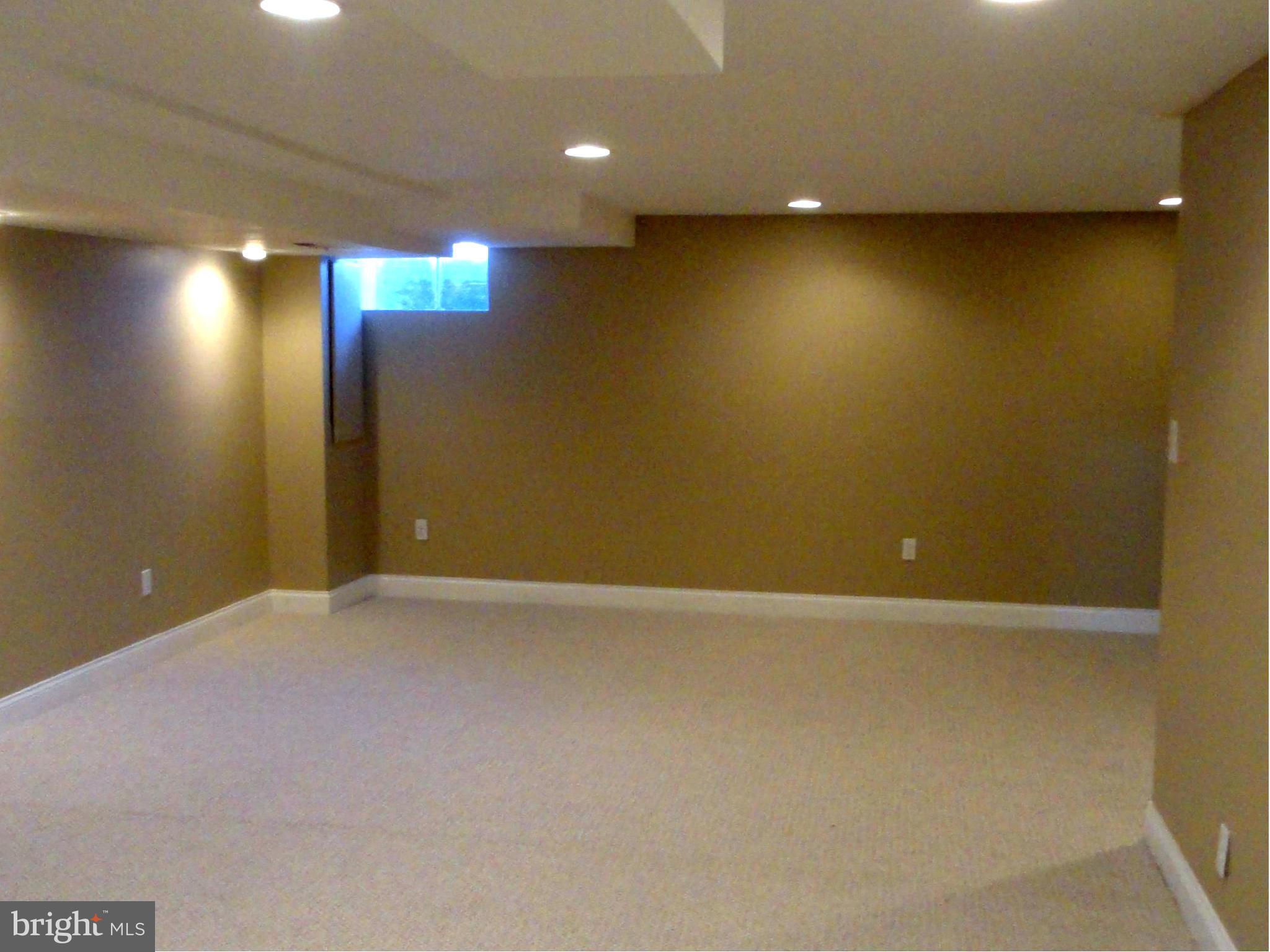 608 Middlesex Road Baltimore, MD 21221 - Photo 13 of 26 Family Room