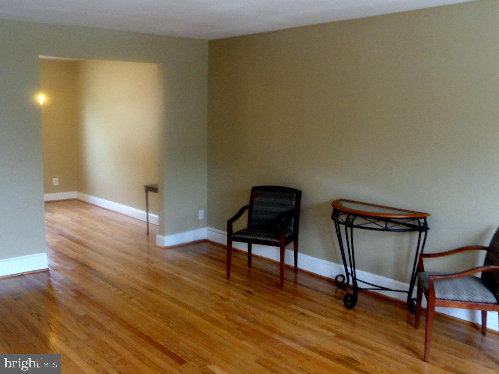 608 Middlesex Road Baltimore, MD 21221 - Photo 19 of 26 Living Room