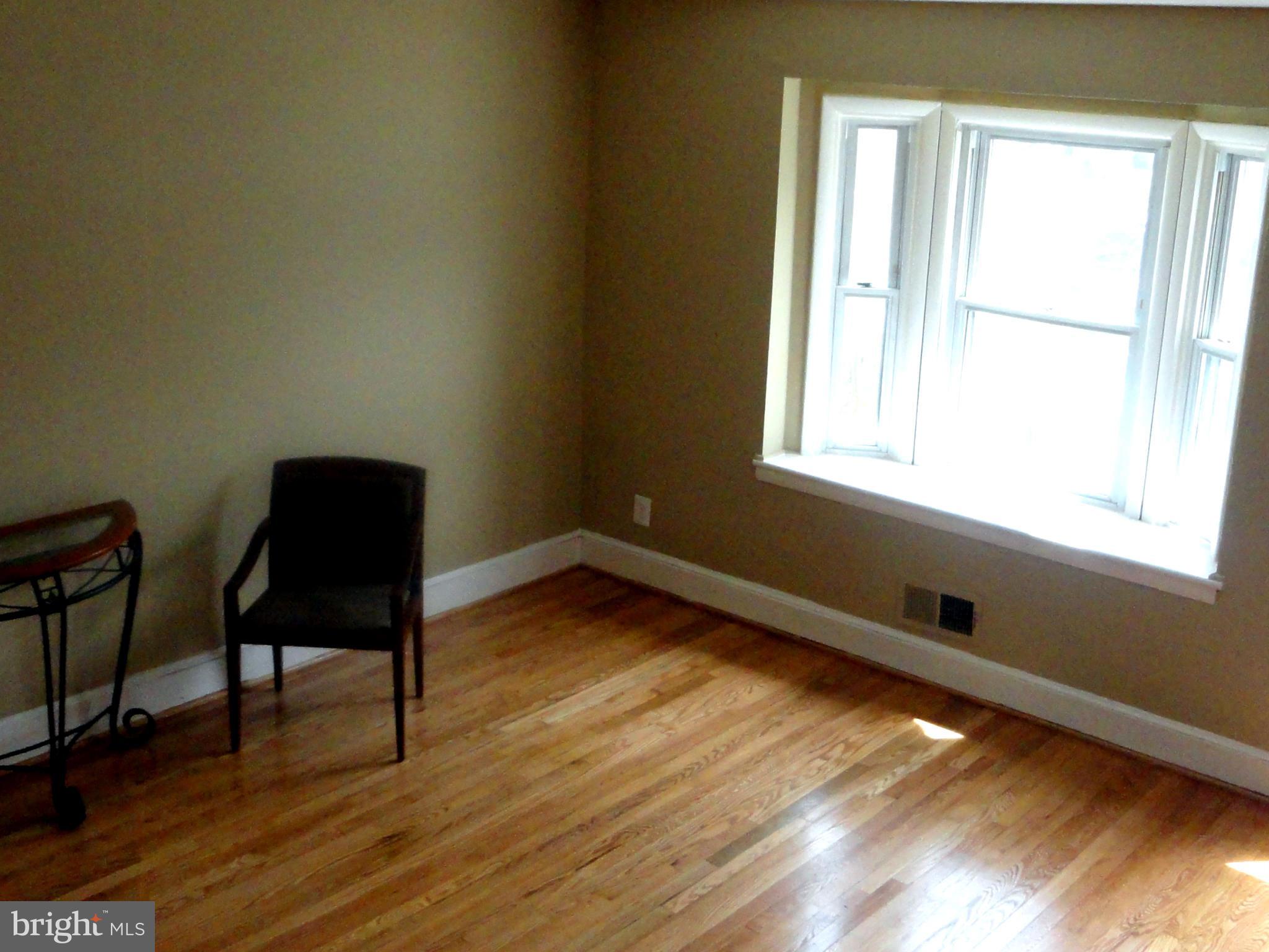 608 Middlesex Road Baltimore, MD 21221 - Photo 20 of 26 Living Room