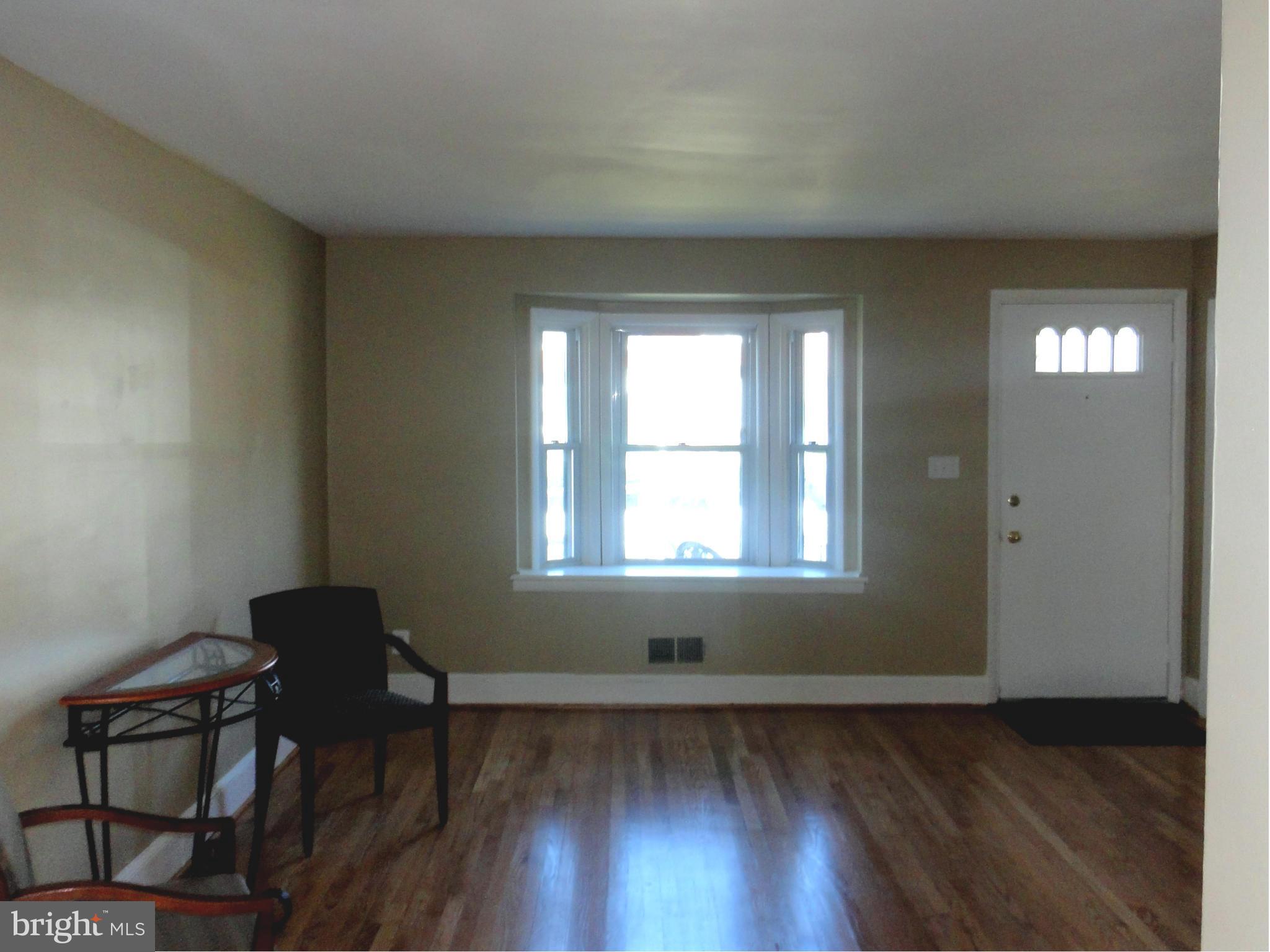 608 Middlesex Road Baltimore, MD 21221 - Photo 2 of 26 Living Room
