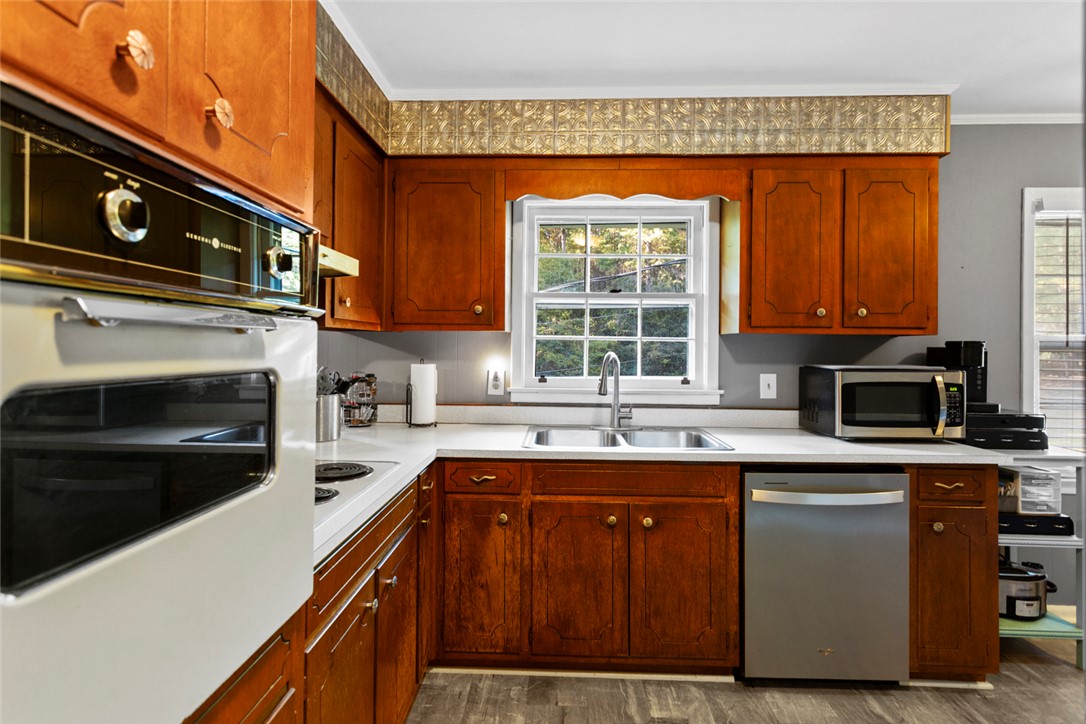 201 Keowee Trail Seneca, SC 29678 - Photo 8 of 34