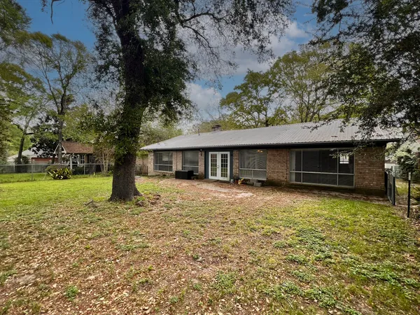 $1,700 | 401 Rolling Hills Drive West, Conroe, TX 77304