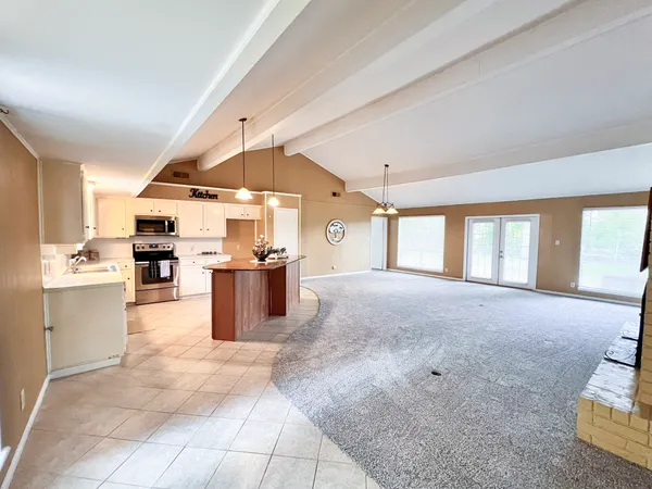 $1,800 | 401 Rolling Hills Drive West, Conroe, TX 77304