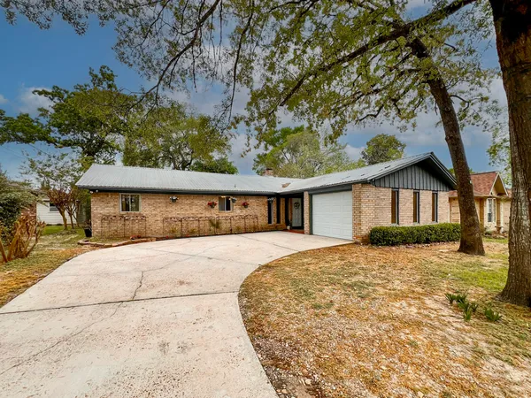 $1,700 | 401 Rolling Hills Drive West, Conroe, TX 77304