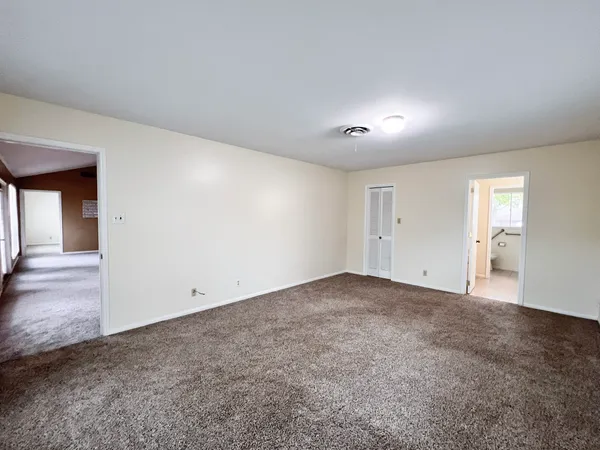 $1,800 | 401 Rolling Hills Drive West, Conroe, TX 77304