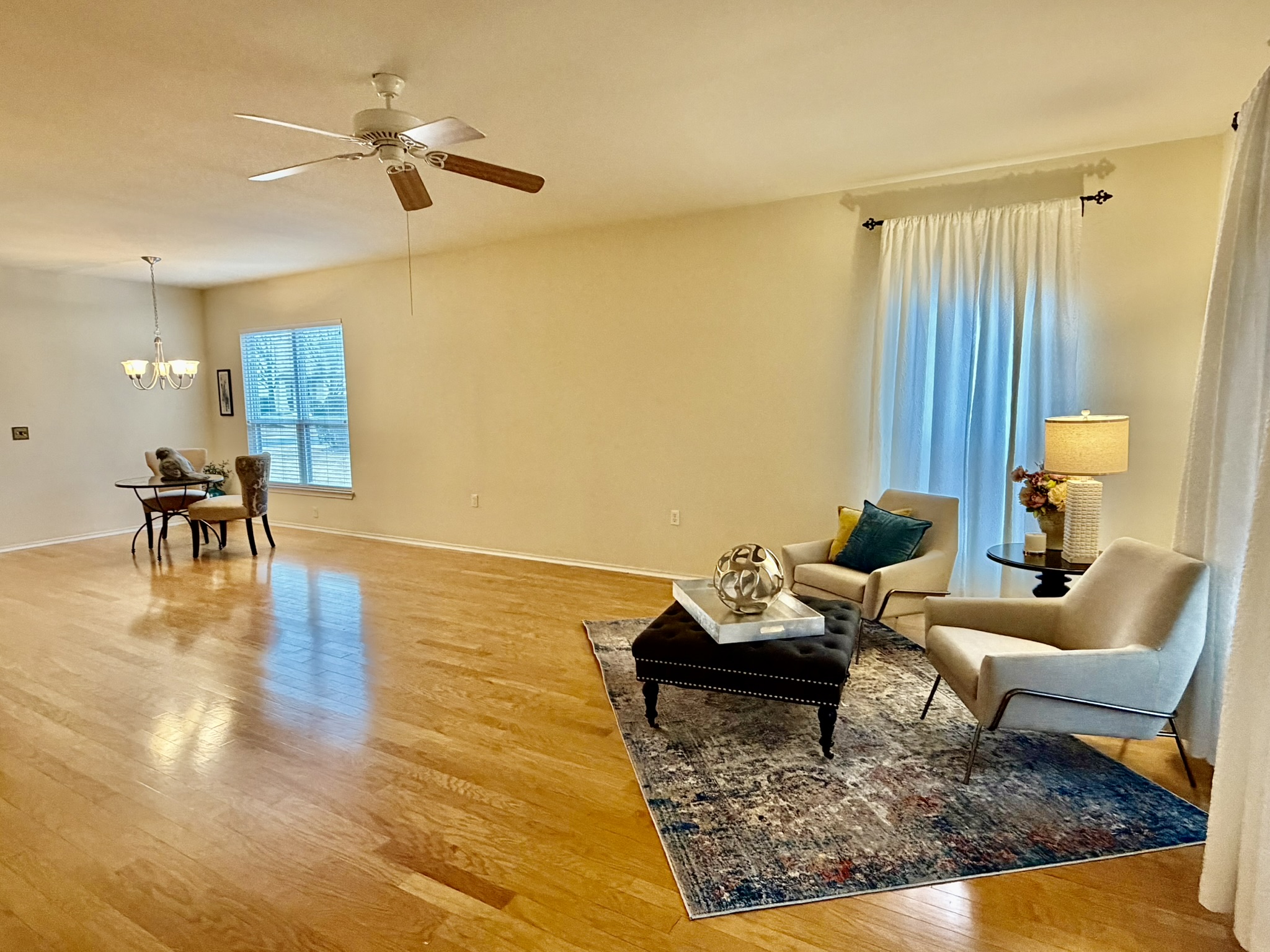 316 Crockett Loop Georgetown, TX 78633 - Photo 17 of 26 Expansive Living area