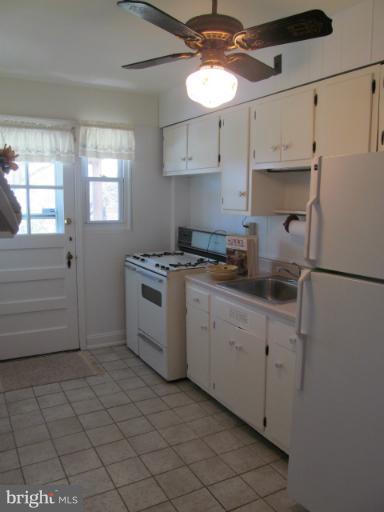 5543 Channing Road Baltimore, MD 21229 - Photo 12 of 13 Kitchen