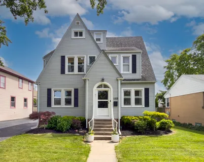 $529,000 | 1325 East Walnut Avenue, Des Plaines, IL 60016