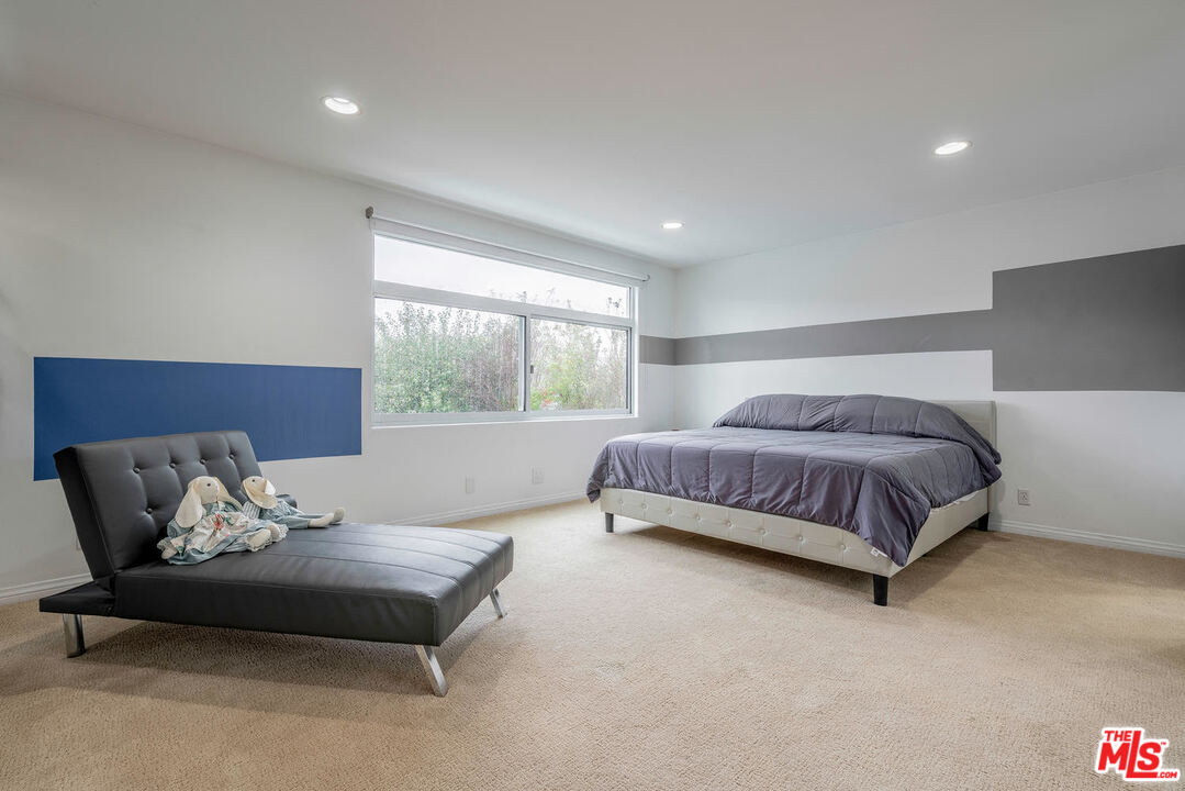 24050 Park Casino Calabasas, CA 91302 - Photo 33 of 43 a bedroom with a bed and window