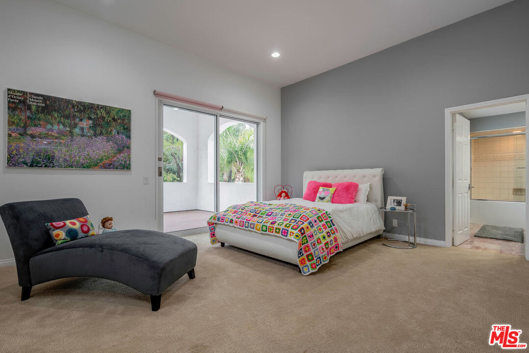 24050 Park Casino Calabasas, CA 91302 - Photo 35 of 43 a bedroom with a bed and a window