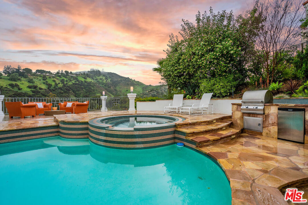 24050 Park Casino Calabasas, CA 91302 - Photo 41 of 43