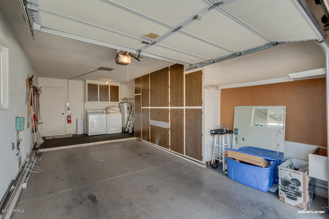 10020 West Royal Oak Road, Unit E Sun City, AZ 85351 - Photo 28 of 31 Garage