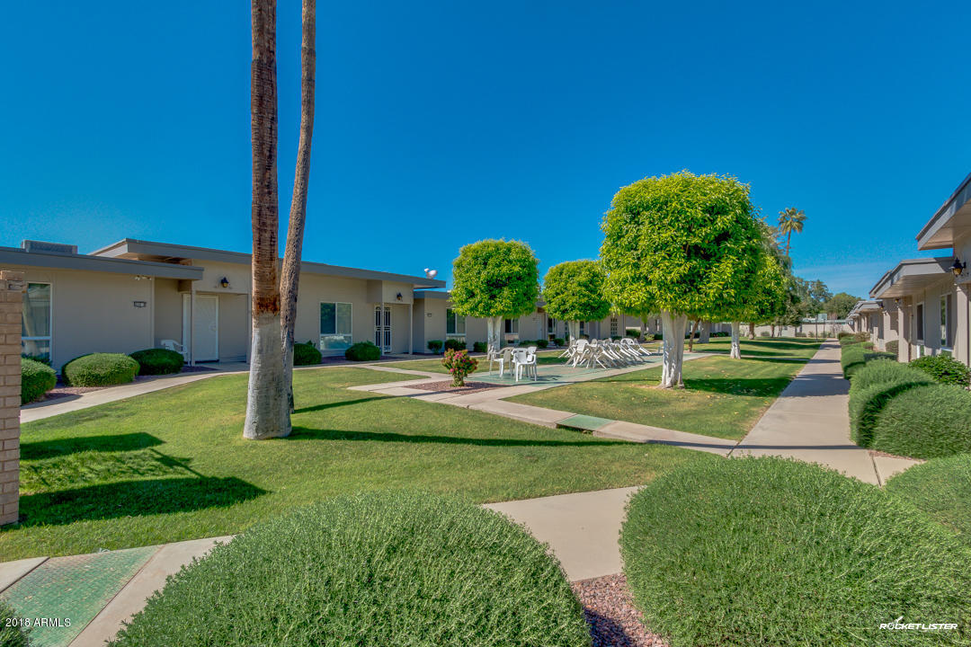 10020 West Royal Oak Road, Unit E Sun City, AZ 85351 - Photo 30 of 31 Front Courtyard