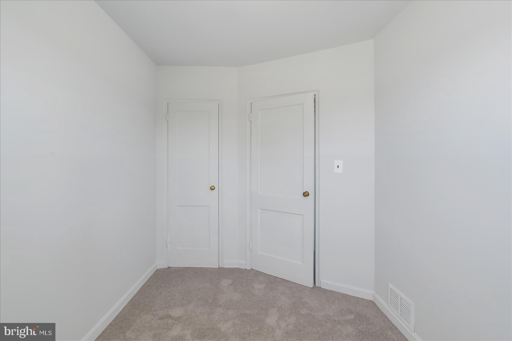 5466 Whitlock Road Baltimore, MD 21229 - Photo 11 of 22