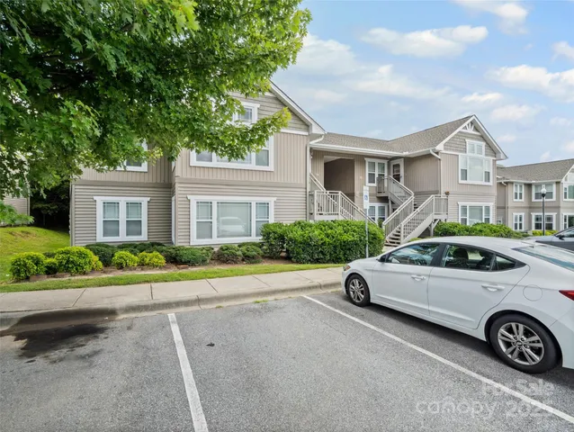 a car parked in front of a white house