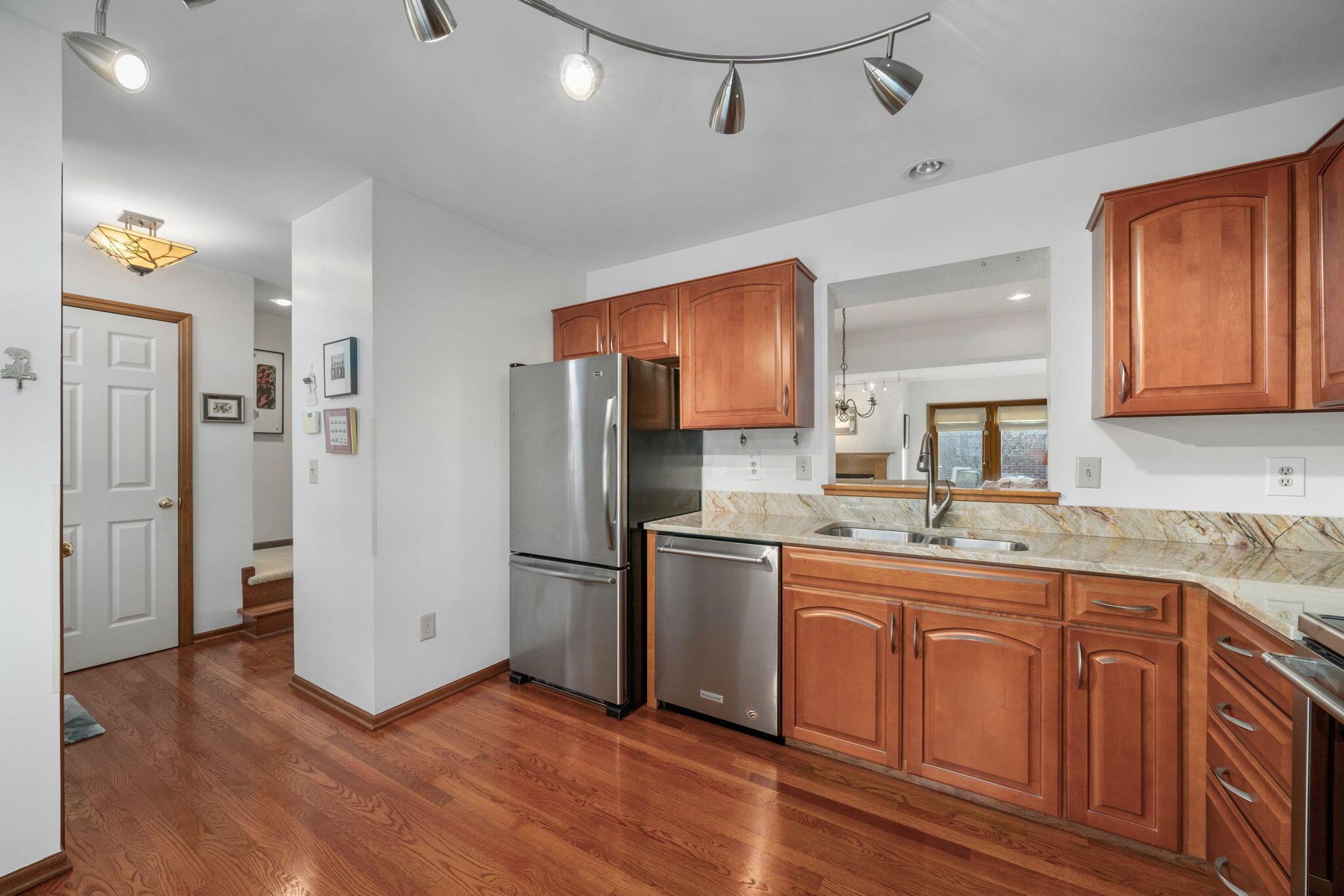 2159 Sandston Road Columbus, OH 43220 - Photo 4 of 38 Kitchen