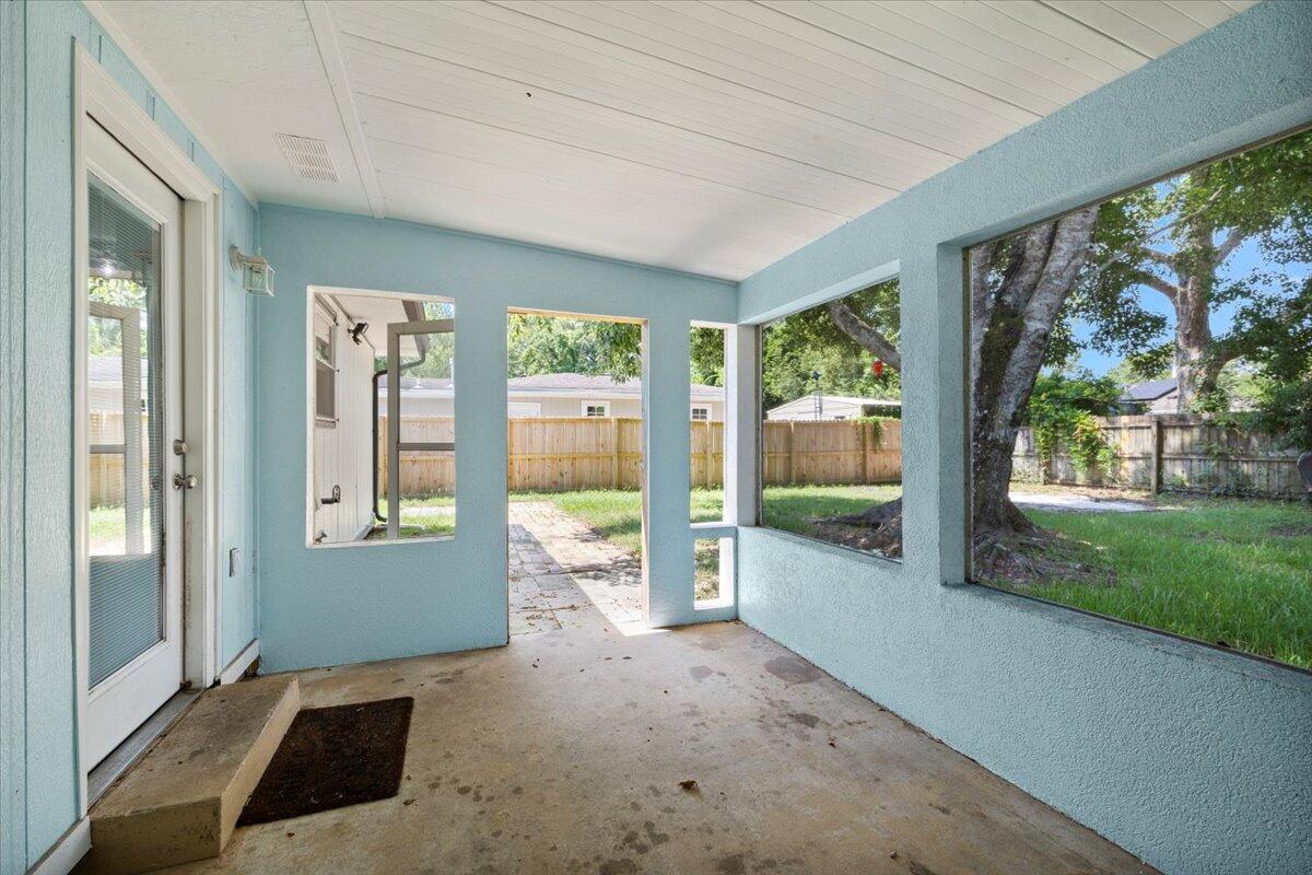 1008 Aspen Court Fort Walton Beach, FL 32547 - Photo 22 of 27 a view of livingroom with furniture