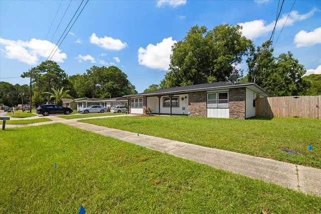 a view of house with a big yard
