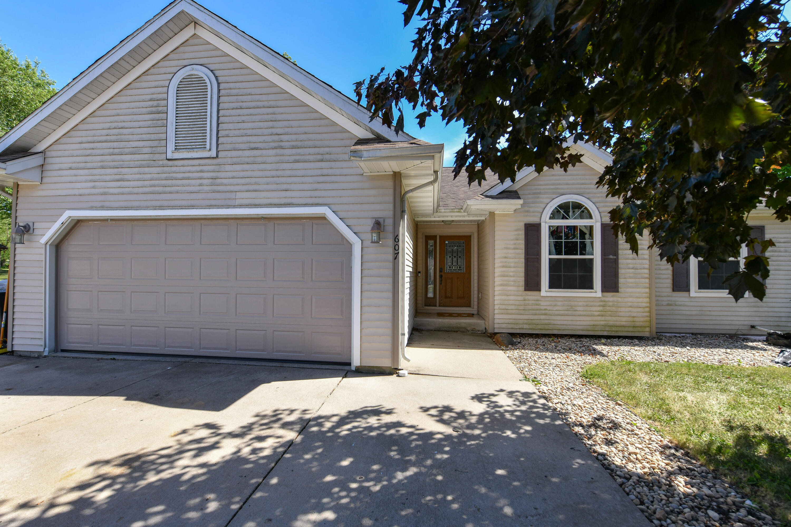 607 Stephanie Street Rochester, WI 53105 - Photo 1 of 25 Front view