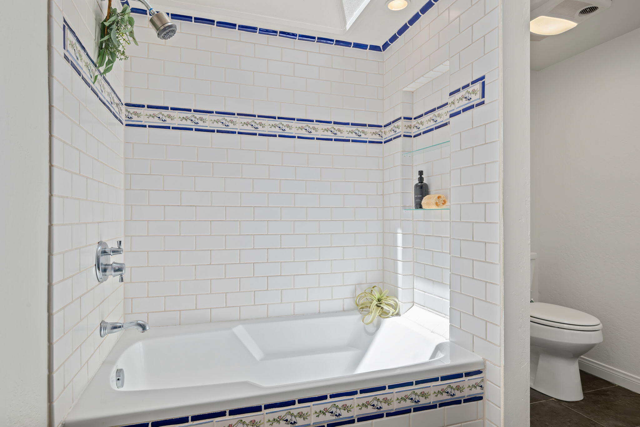 2012 Castillo Street, Unit B Santa Barbara, CA 93105 - Photo 16 of 21 16-Bathroom