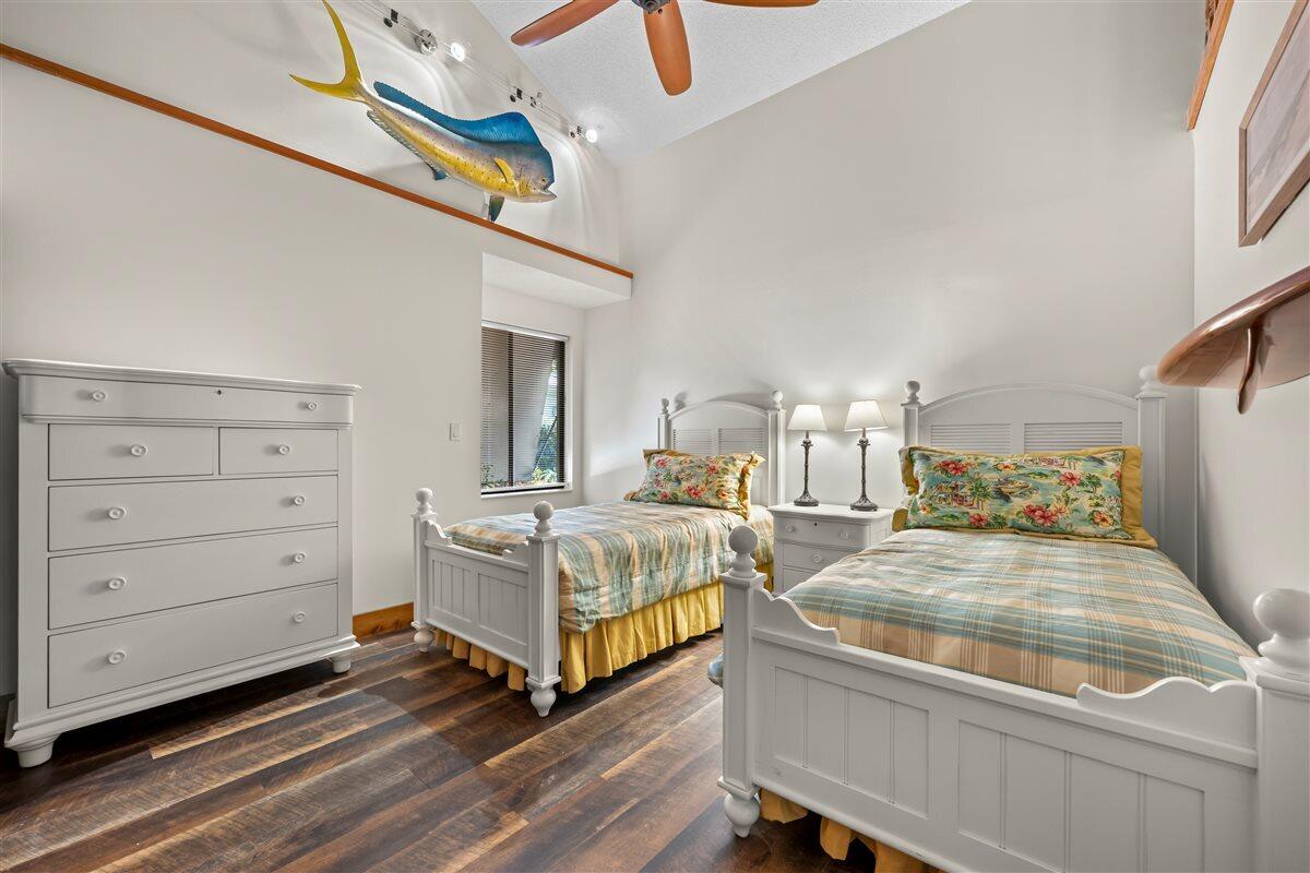 109 Seashore Drive Jupiter, FL 33477 - Photo 24 of 46 2nd Bedroom w Twin Beds