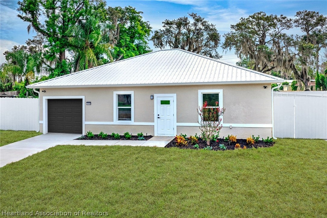2100 Cleveland Road Sebring, FL 33870 - Photo 1 of 39 Gallery Image 1