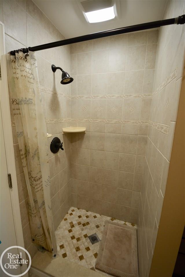 475 Lexington Road Grosse Pointe Farms, MI 48236 - Photo 24 of 40