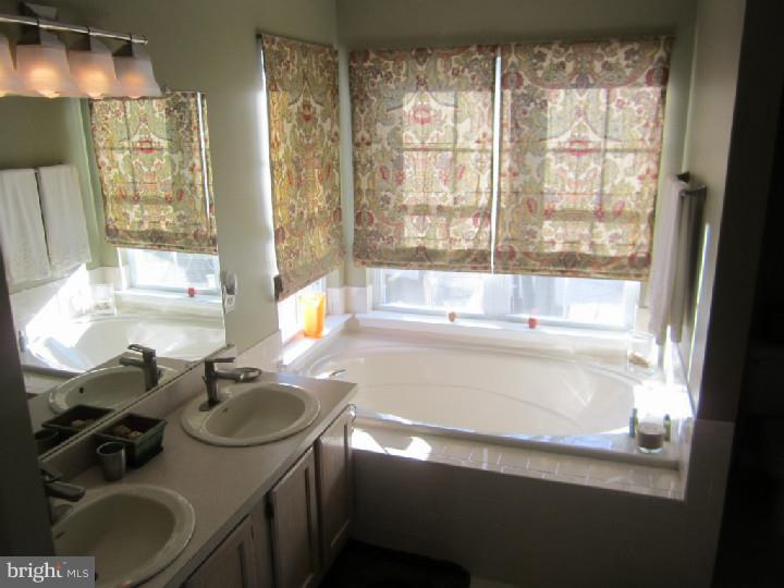 8 Yorktown Road Monmouth Junction, NJ 08852 - Photo 15 of 25 Gallery Image 15